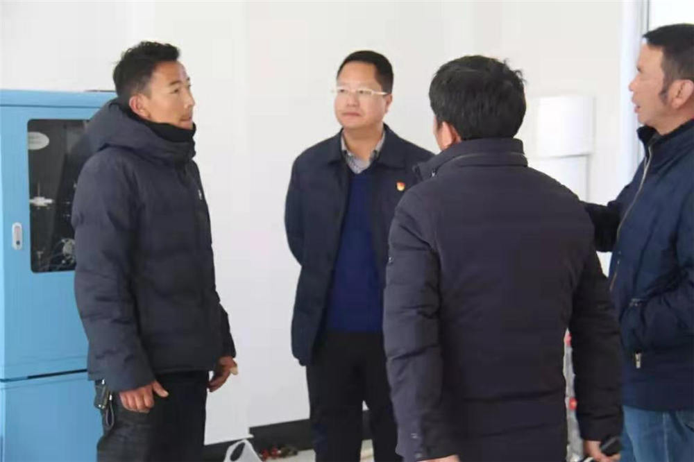 吉隆縣縣委副書(shū)記、縣長(zhǎng)胡紅等領(lǐng)導(dǎo)班子進(jìn)行檢查和指導(dǎo)工作